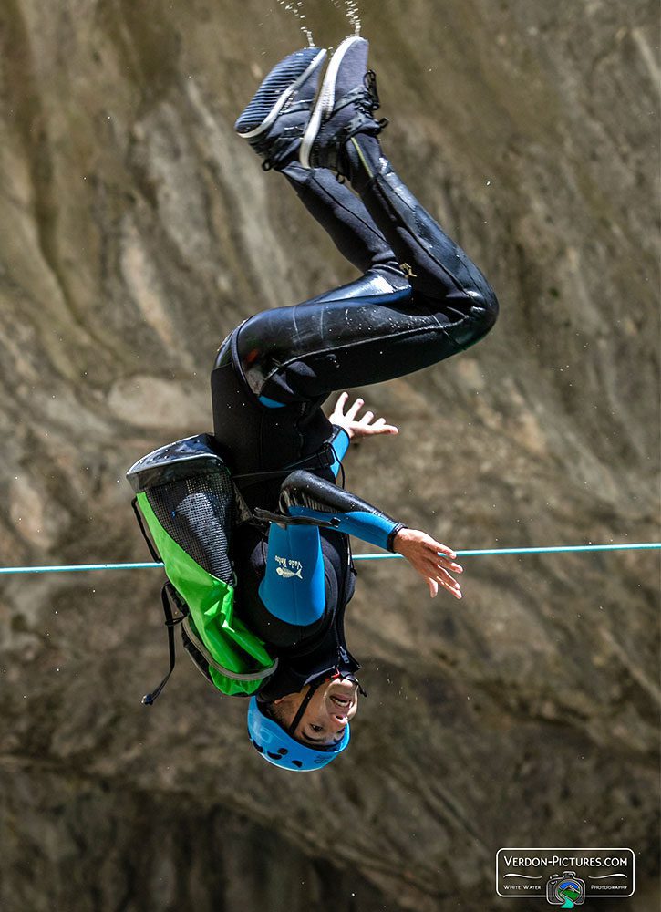 Saut en canyoning aquatique dans le Verdon avec ROCKSIDERS